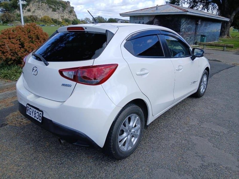 2015 Mazda Demio 13 SKY ACTIVE, photo 2