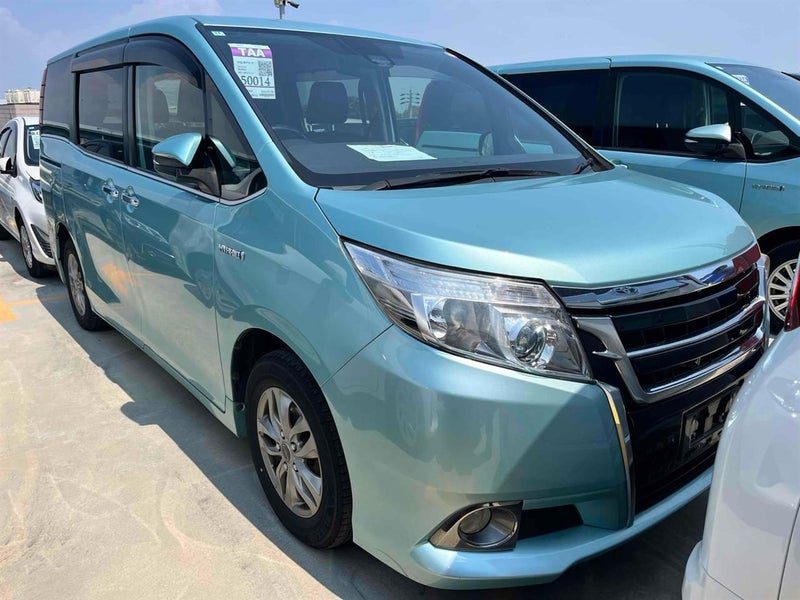 2016 Toyota Esquire 7 SEATER HYBRID