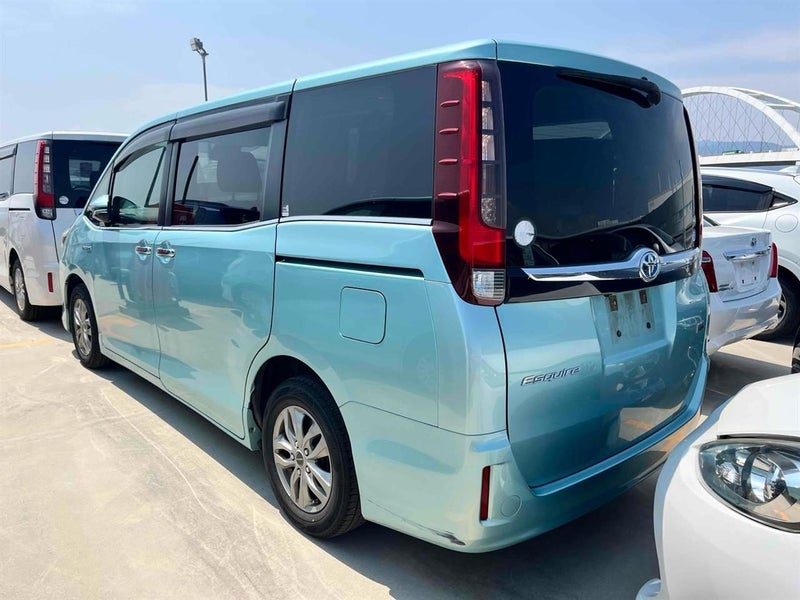 2016 Toyota Esquire 7 SEATER HYBRID, photo 2
