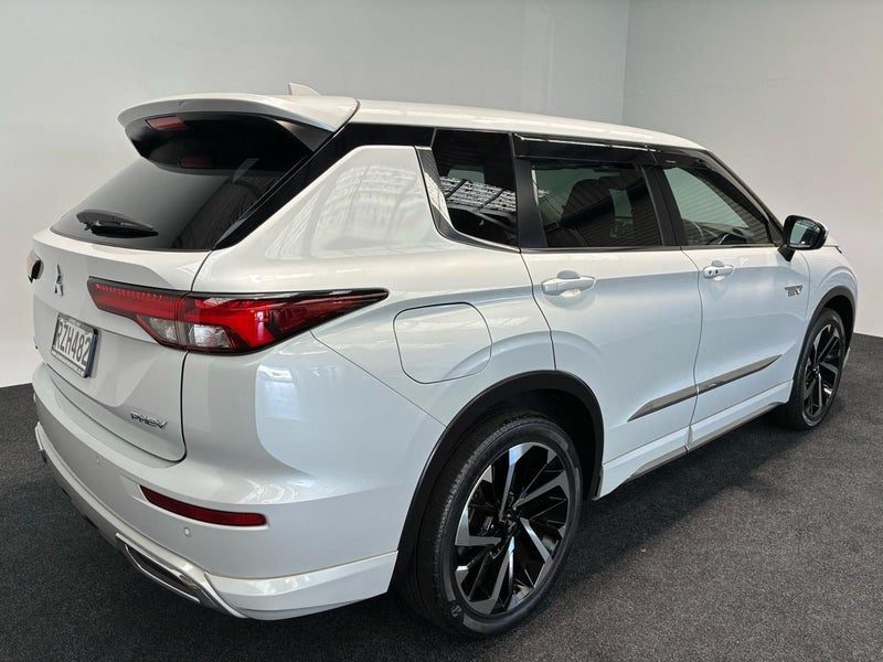 2021 Mitsubishi Outlander PHEV G 4WD 7 SEAT, photo 2