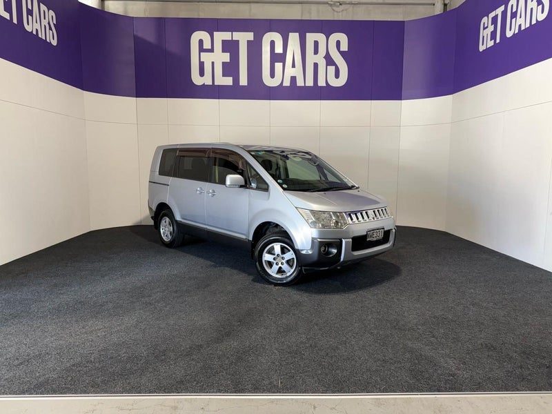 2010 Mitsubishi Delica D:5 4WD 8 Seat