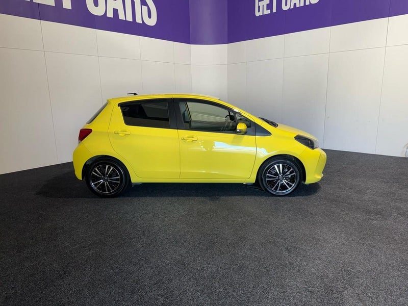 2014 Toyota Vitz F, photo 3