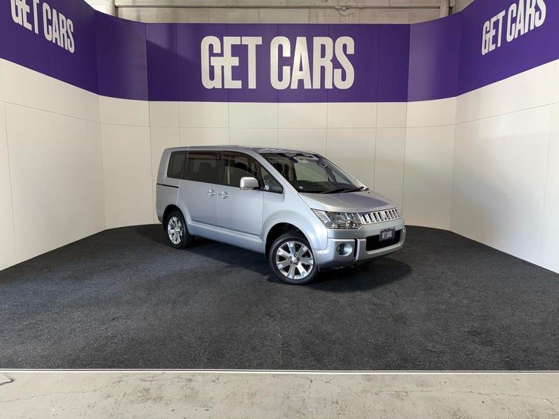 2014 Mitsubishi Delica D:5 4WD 8 Seat