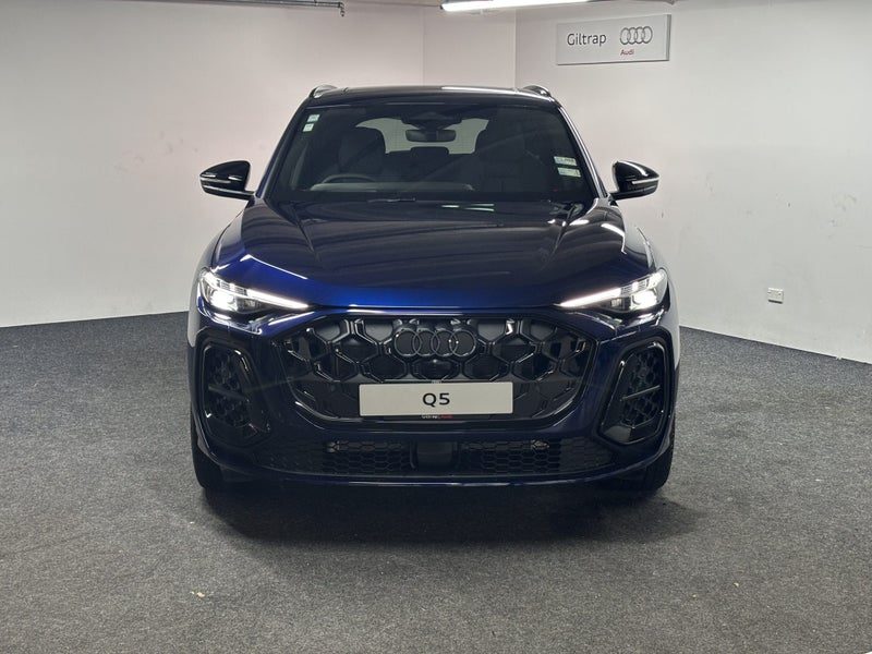 2026 Audi Q5 E-Hybrid S Line, photo 2
