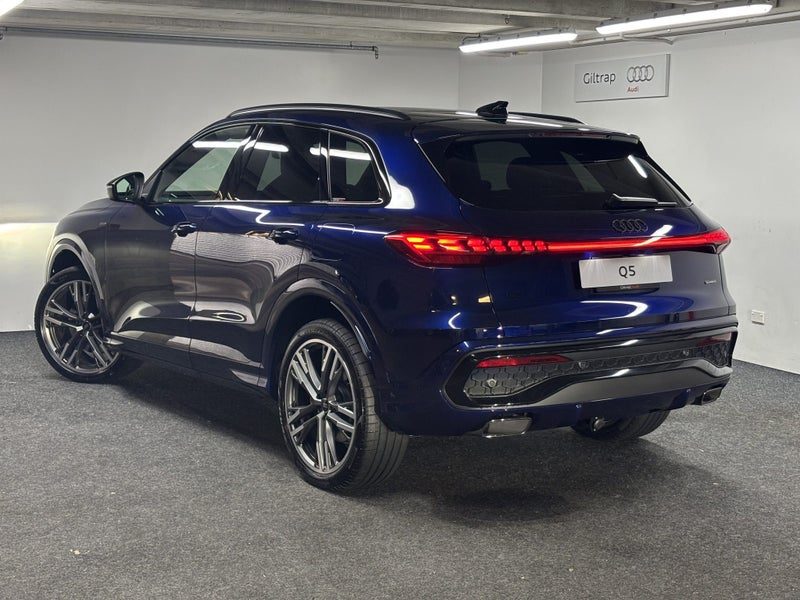 2026 Audi Q5 E-Hybrid S Line, photo 3