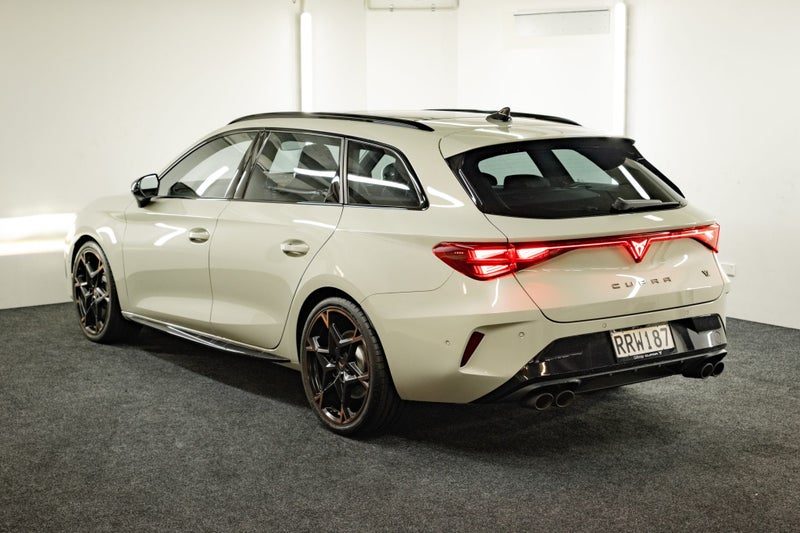 2026 Cupra Leon VZ Sportstourer, photo 3