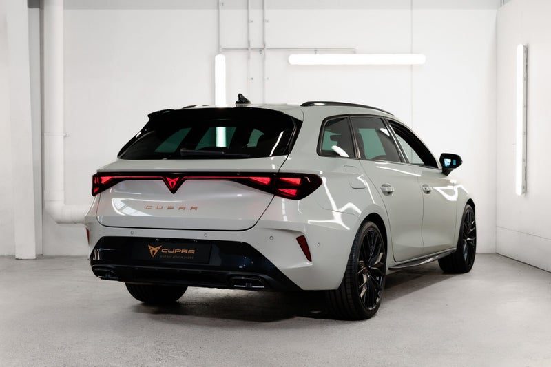 2026 Cupra Leon V Sportstourer Pantera Edtion, photo 2