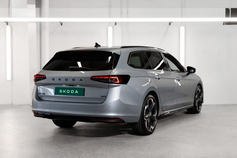 2026 Skoda Superb Wagon Sportline, photo 2