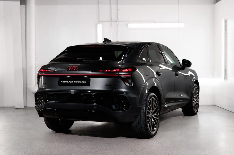 2026 Audi Q3 S -Line TFSI 195kw Quattro, photo 2