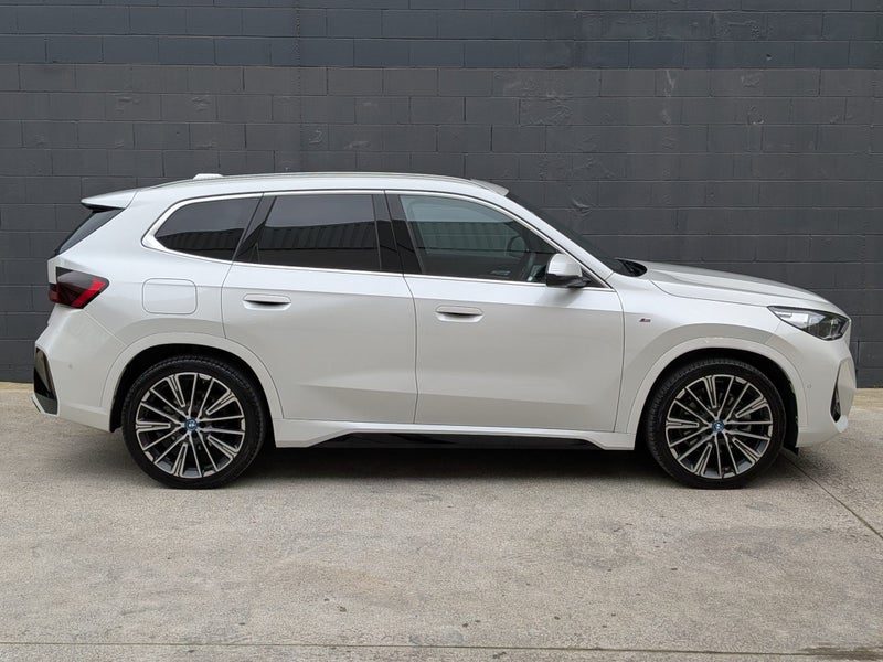 2025 BMW iX1 XDRIVE30, photo 3