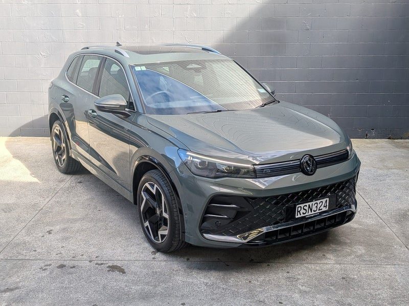 2026 Volkswagen Tiguan R-Line 2WD, main photo