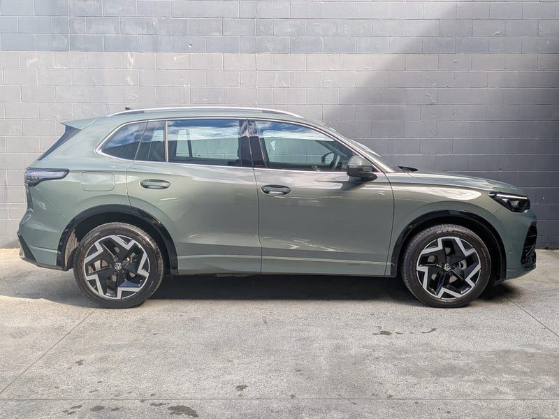 2026 Volkswagen Tiguan R-Line 2WD, photo 3