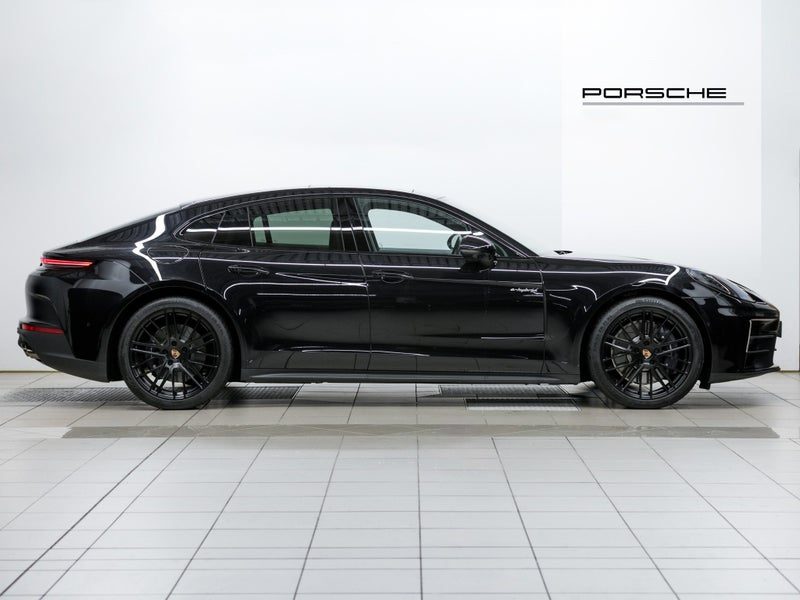 2026 Porsche Panamera 4 E-Hybrid, photo 3
