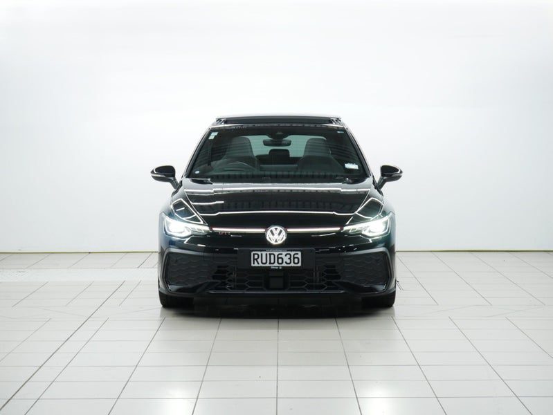 2025 Volkswagen Golf GTI Touring, photo 2