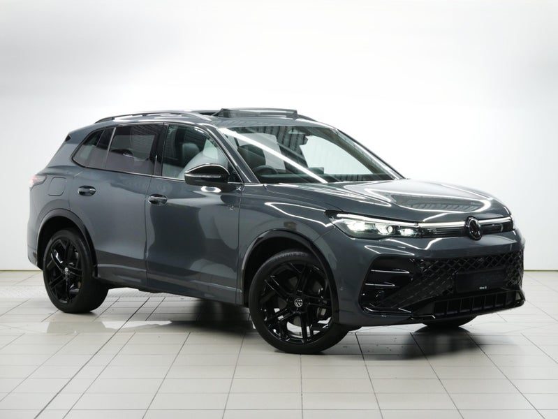 2026 Volkswagen Tiguan R-Line AWD, main photo
