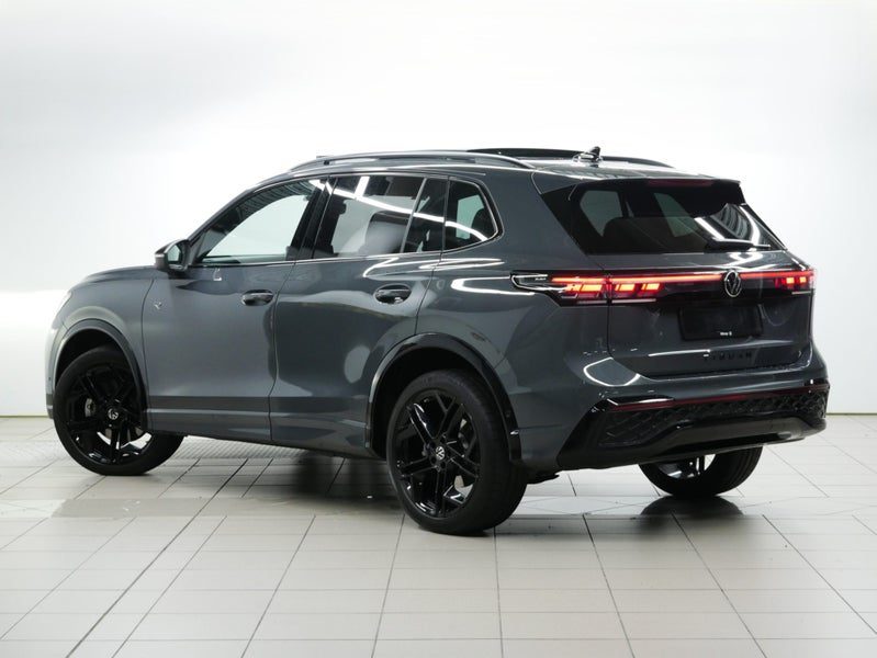 2026 Volkswagen Tiguan R-Line AWD, photo 3