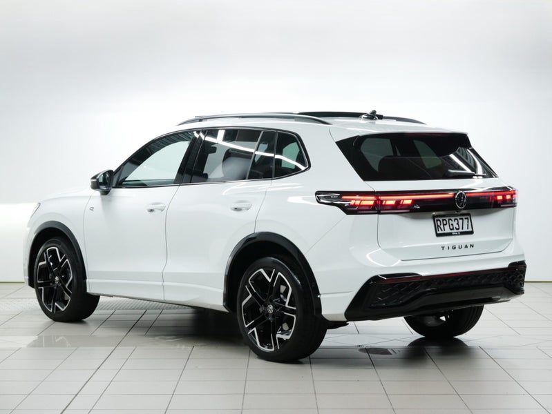 2026 Volkswagen Tiguan R-Line AWD, photo 3