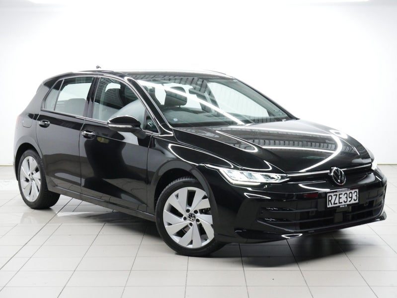 2025 Volkswagen Golf Life, main photo