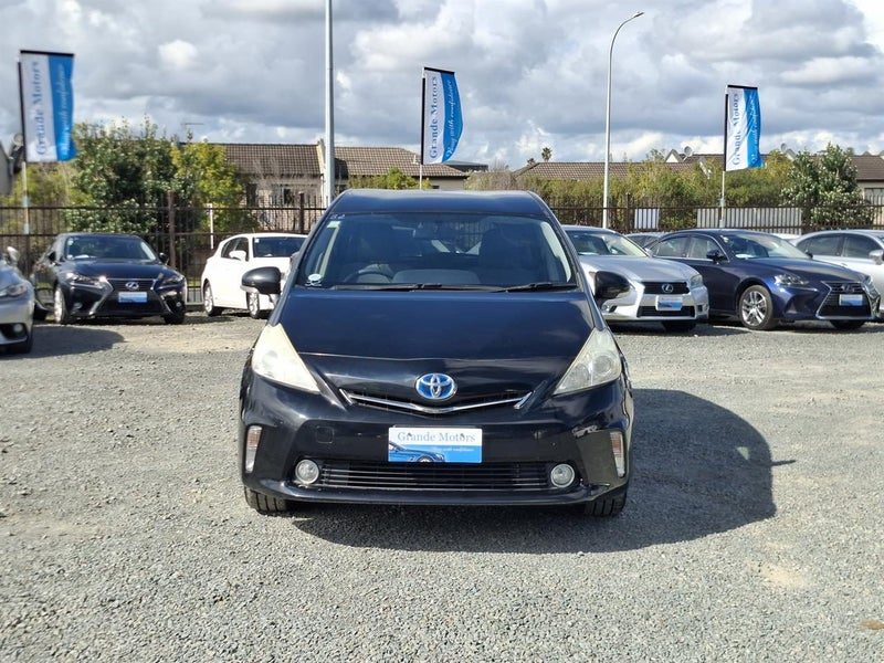 2012 Toyota Prius Alpha, photo 2