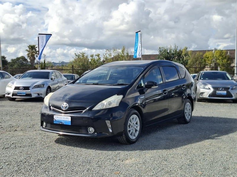 2012 Toyota Prius Alpha, photo 3