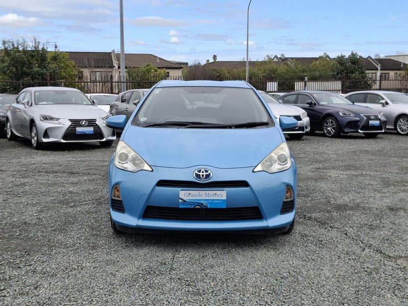 2013 Toyota Aqua S, photo 2