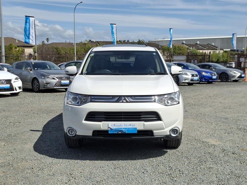 2013 Mitsubishi Outlander G 7 Seater, photo 2