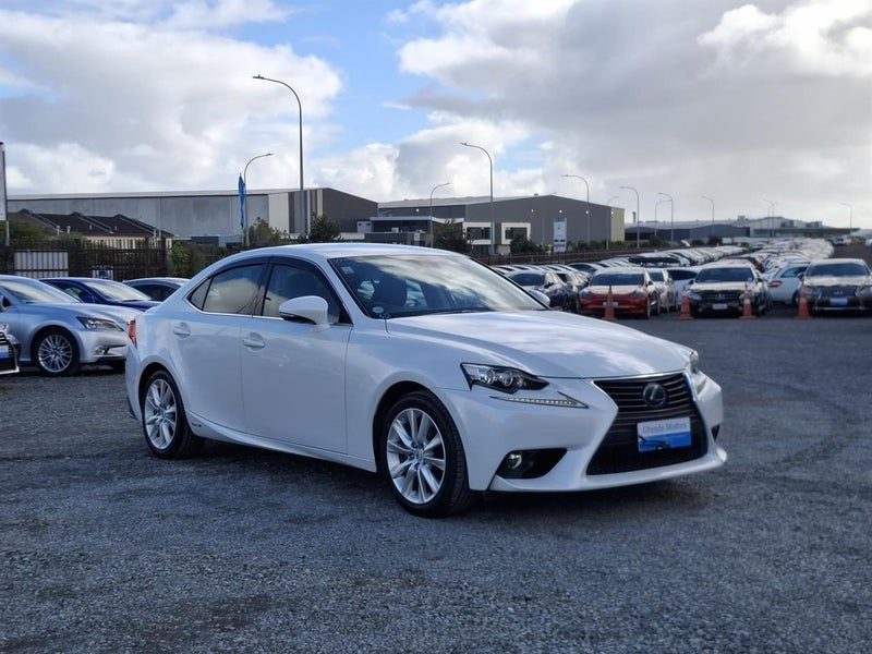 2014 Lexus IS 300h Hybrid
