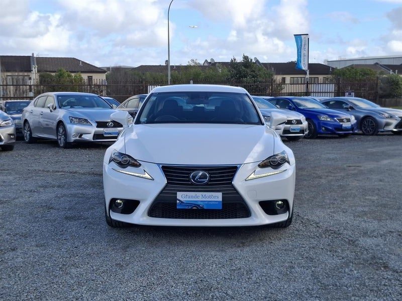 2014 Lexus IS 300h Hybrid, photo 2