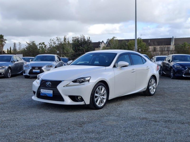 2014 Lexus IS 300h Hybrid, photo 3