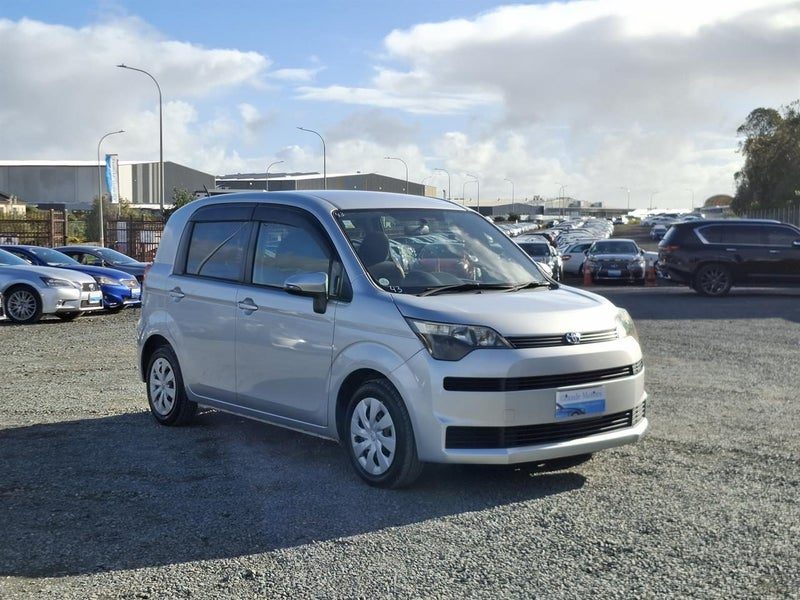 2014 Toyota Spade Rear camera.LOW KM.
