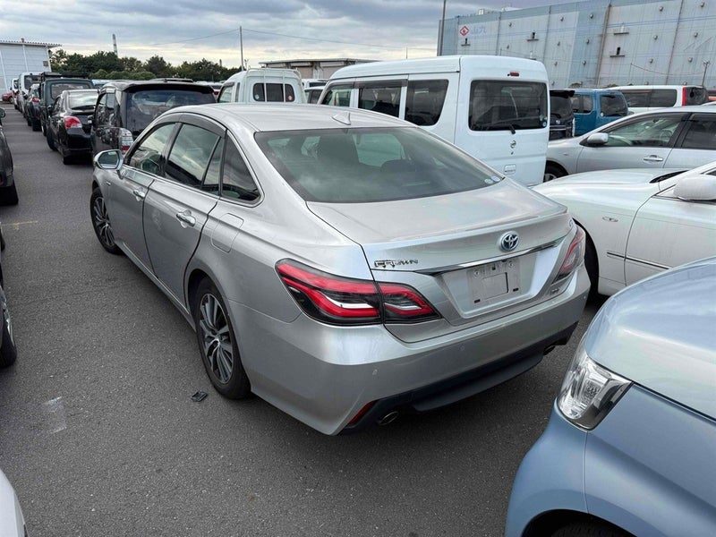 2018 Toyota Crown Hybrid in Transit G Model, photo 2