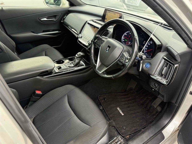 2018 Toyota Crown Hybrid in Transit G Model, photo 3