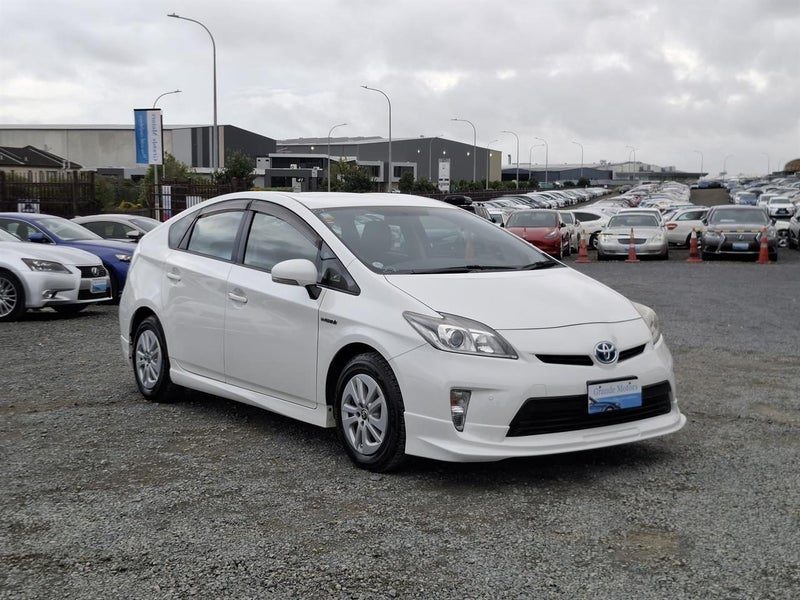 2014 Toyota Prius S pack.Rear cam.Park sensors.