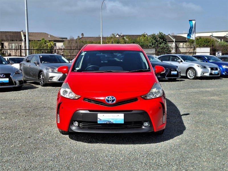 2015 Toyota Prius Alpha, photo 2