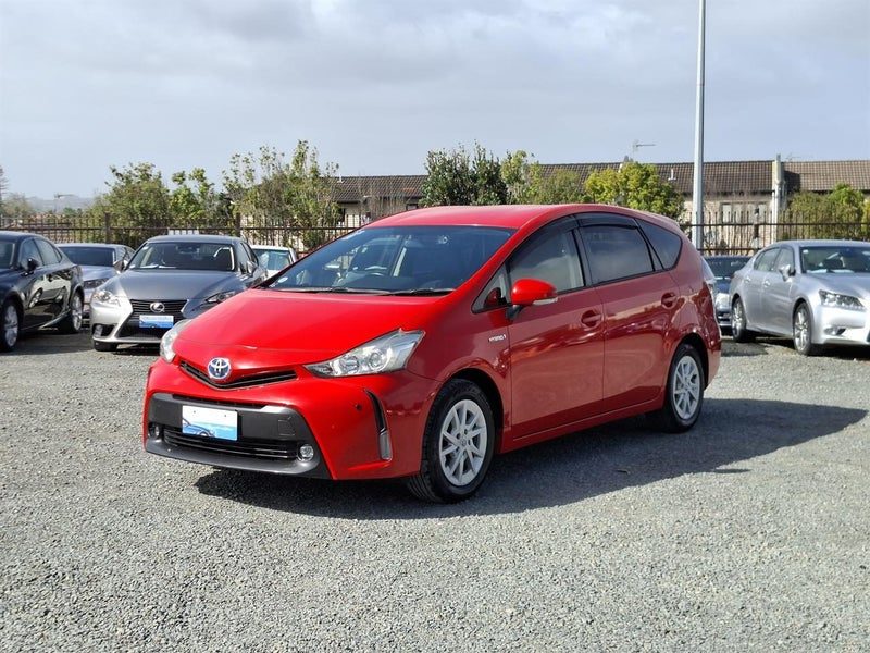 2015 Toyota Prius Alpha, photo 3