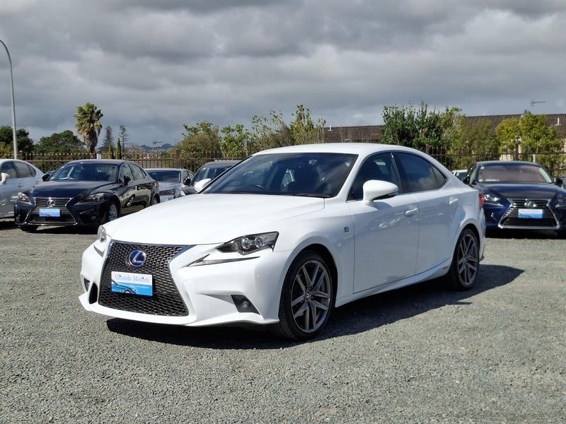 2013 Lexus IS 300h F Sport, photo 3