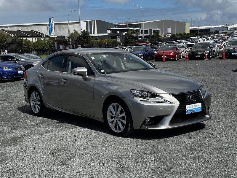 2015 Lexus IS 300h