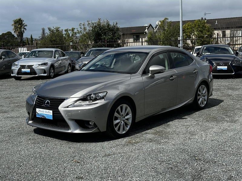 2015 Lexus IS 300h, photo 3