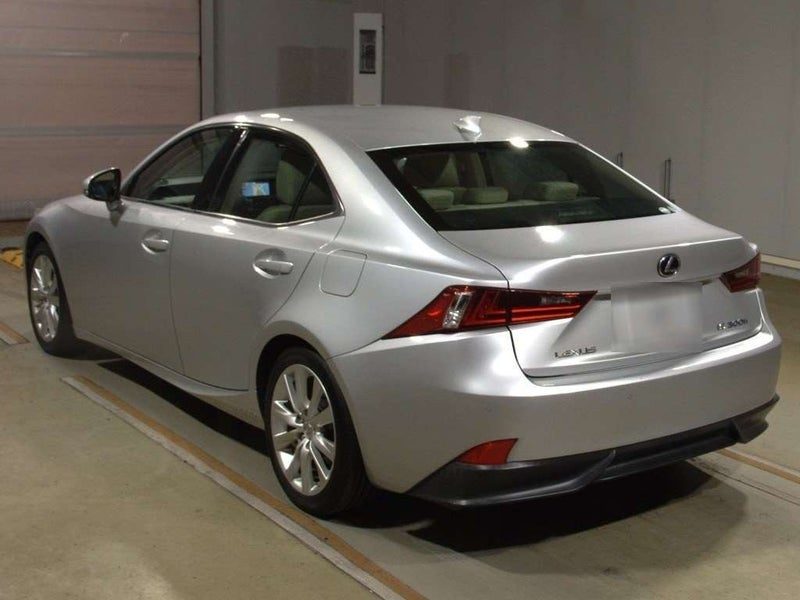 2015 Lexus IS 300h Hybrid, photo 2