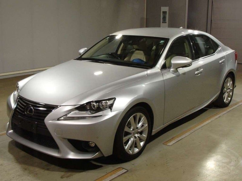 2015 Lexus IS 300h Hybrid, photo 3
