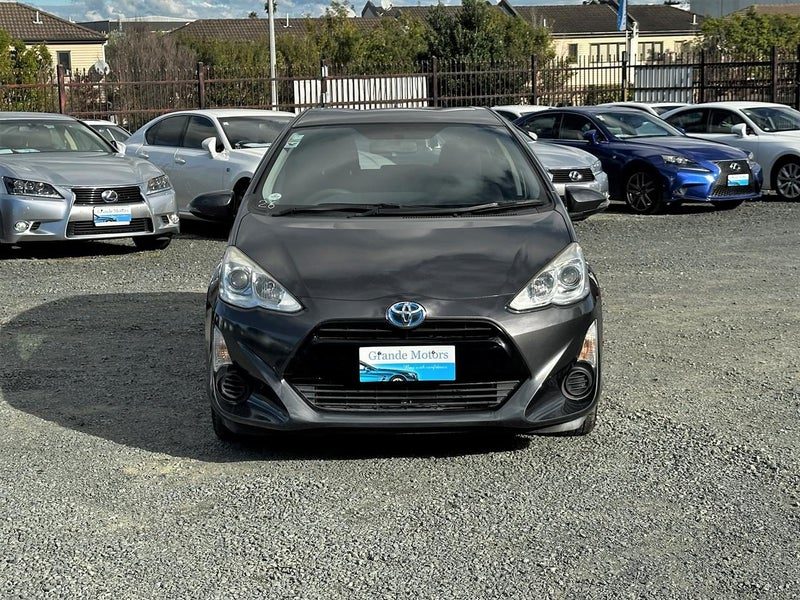 2015 Toyota Aqua Hybrid. SRS Airbags., photo 2