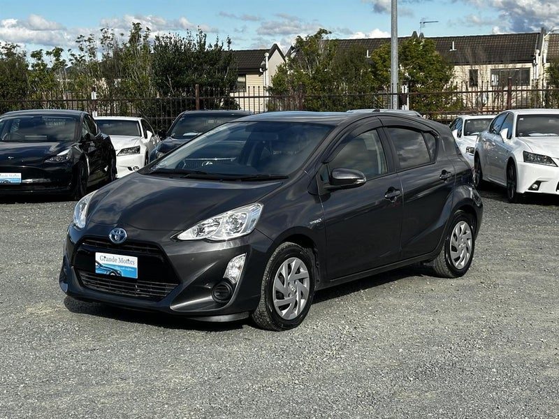 2015 Toyota Aqua Hybrid. SRS Airbags., photo 3