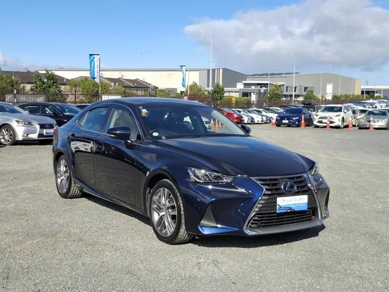 2017 Lexus IS 300h Hybrid