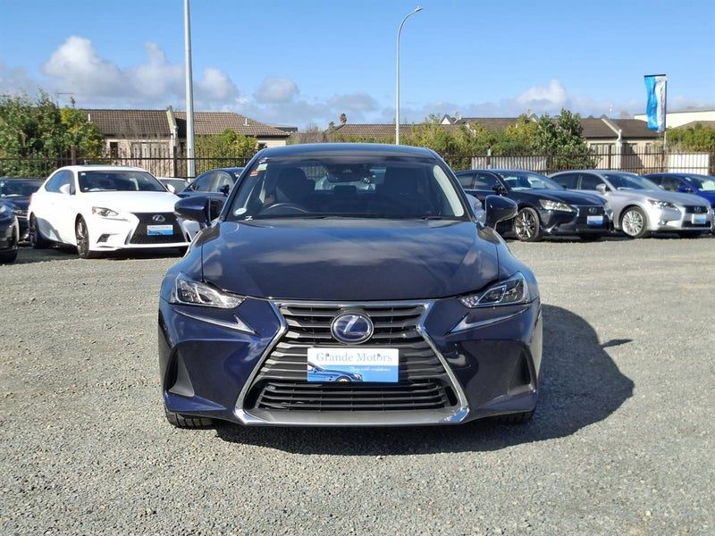 2017 Lexus IS 300h Hybrid, photo 2