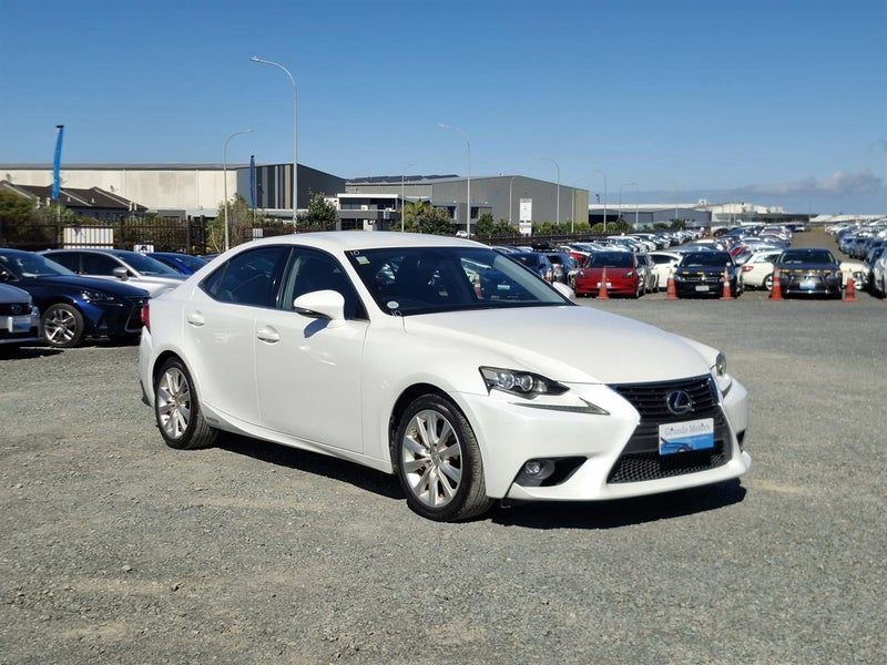 2015 Lexus IS 300h Hybrid