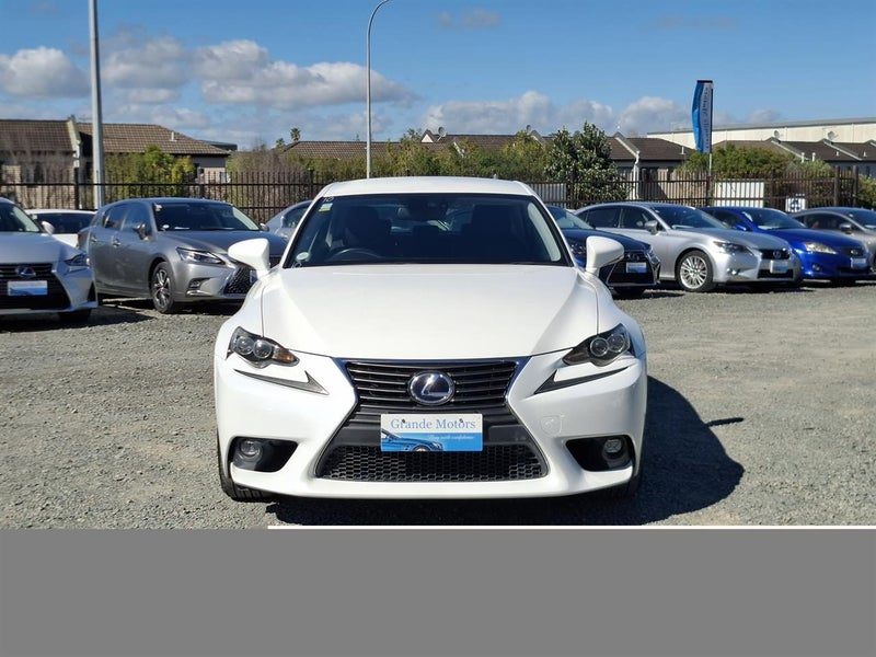 2015 Lexus IS 300h Hybrid, photo 2