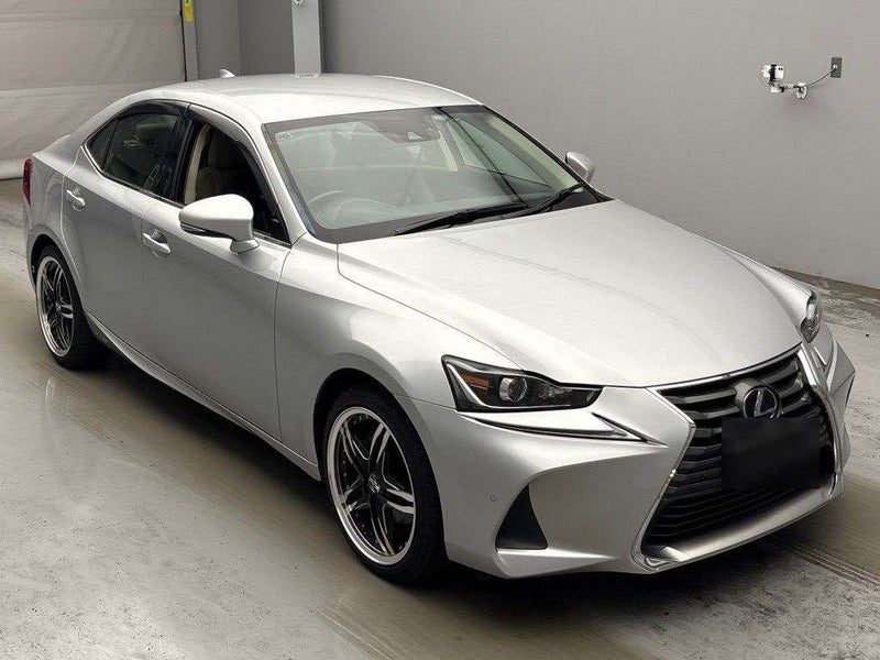 2017 Lexus IS 300h Transit Hybrid