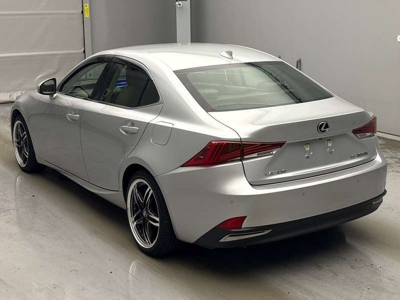 2017 Lexus IS 300h Transit Hybrid, photo 3