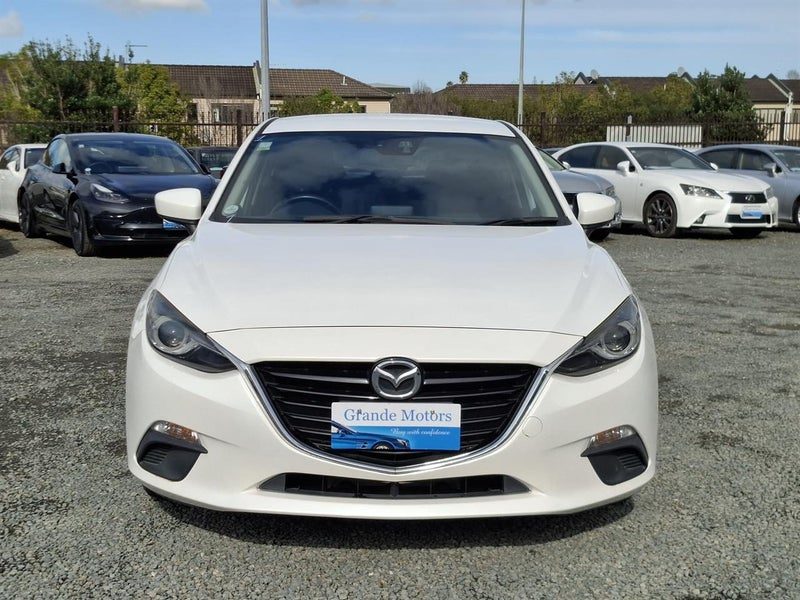 2015 Mazda Axela, photo 2