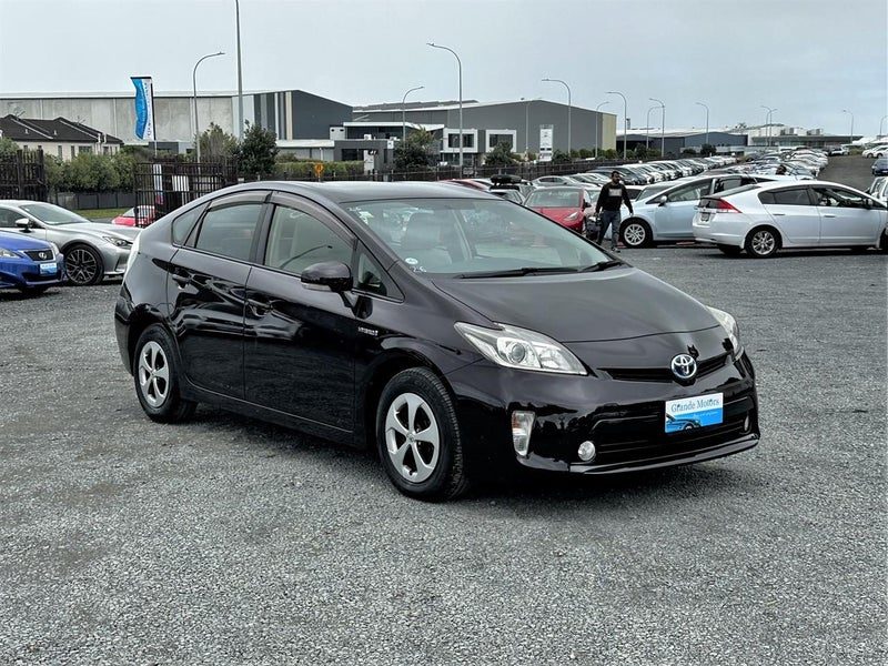 2015 Toyota Prius S pack.Rear cam.Park sensors.